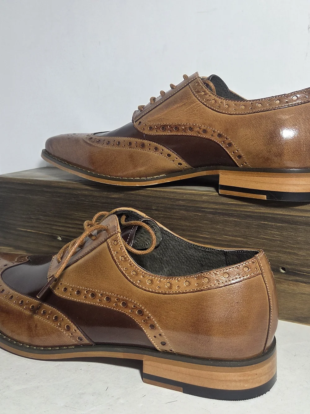 Stacy Adams Men’s Two-Tone Wingtip Oxford Dress Shoes – Brown/Cognac (Size 9.5M)